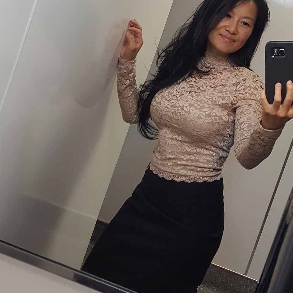 Sexy Bebe lace top size S